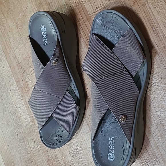 BZees Desire 8.5M - Picture 4 of 5